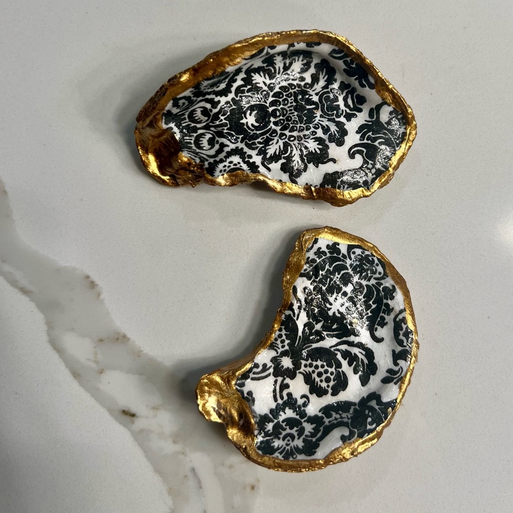 Black and white print, decorative oyster shells